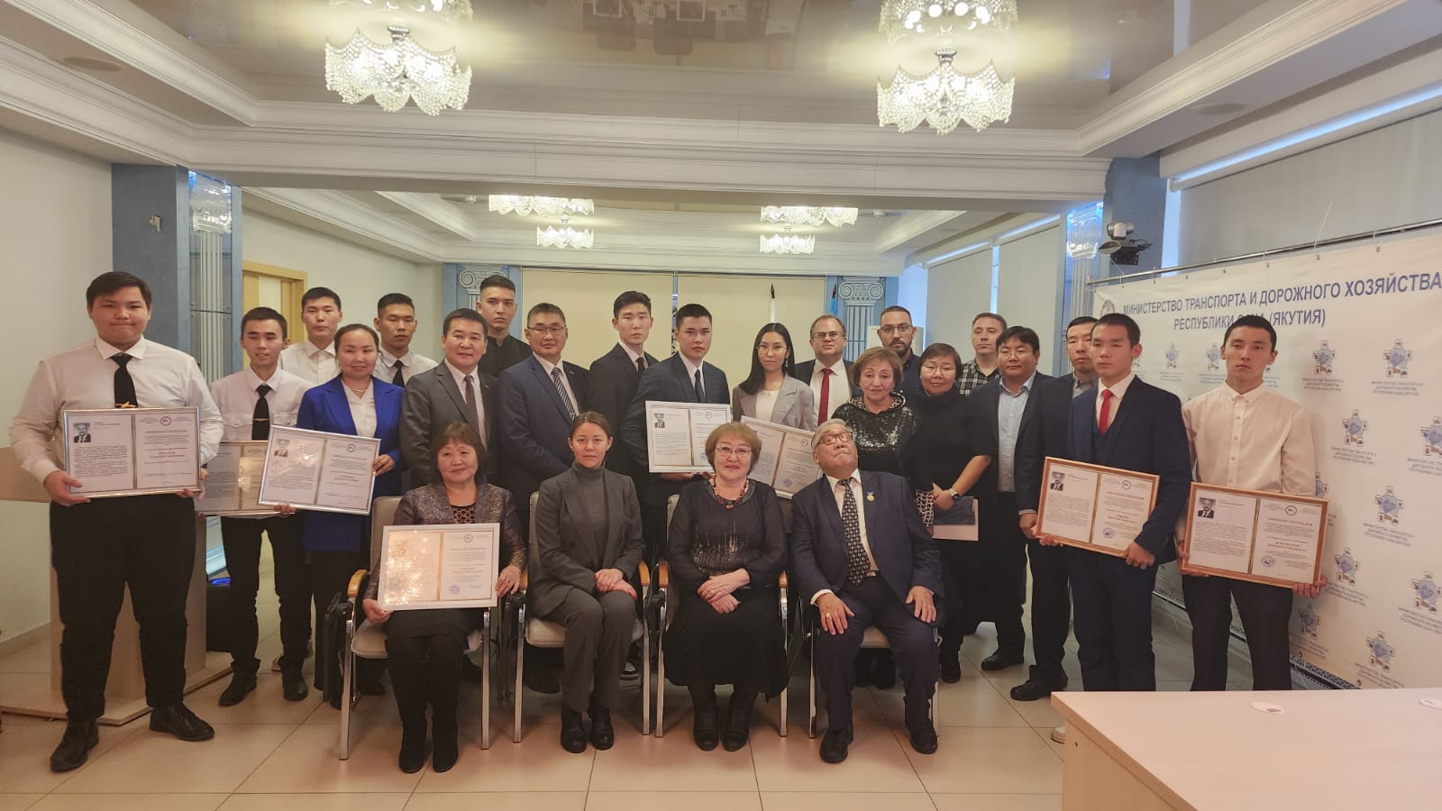 Лучшим студентам и преподавателям профессиональных учебных заведений Якутии вручены стипендии имени В.М. Членова