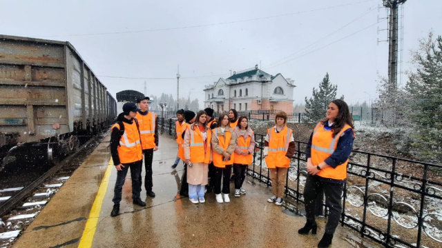 Железнодорожники станции Алдан познакомили школьников с тонкостями профессии