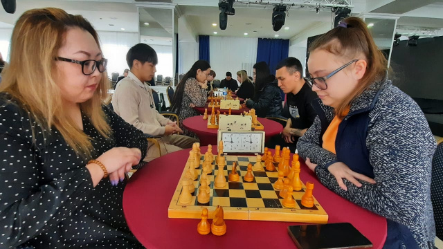 В Алдане в Культурном центре ЖДЯ  железнодорожники провели шахматно-шашечный турнир