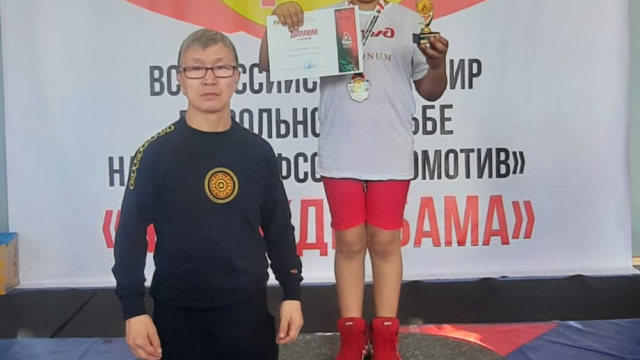 Первые успехи юных борцов из Томмота