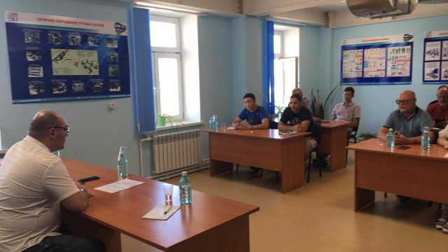 На станции Нижний Бестях провели совещание по вопросам завоза грузов в республику