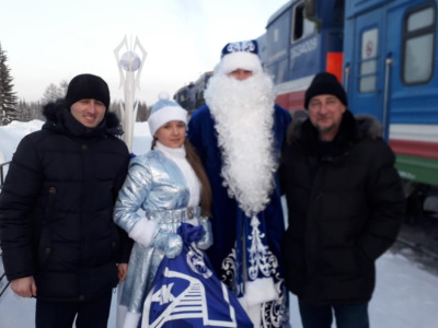 Железнодорожники поздравили пассажиров с Новым Годом!