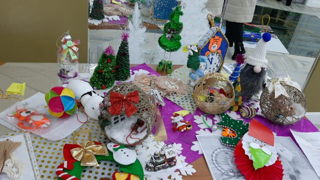 Есть чудеса на белом свете, творят их взрослые и дети, Фантазии и рук полет – наступит скоро Новый год!