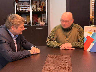 Генеральному директору АО «АК «ЖДЯ» передали благодарность и медаль за оказание гуманитарной помощи СВО