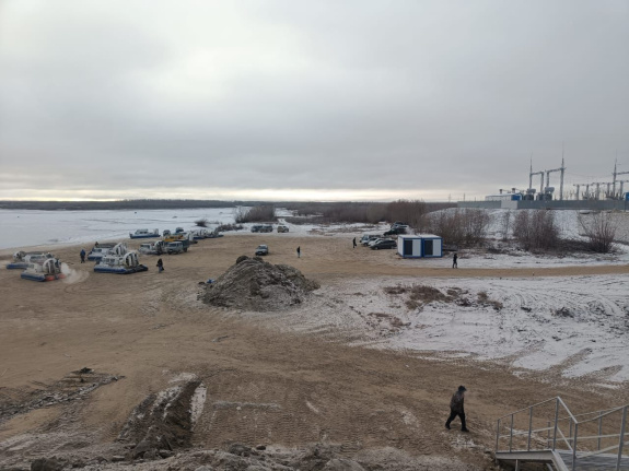 Трансфер пассажиров поезда через реку Лена будет обеспечен Трансфер пассажиров поезда через реку Лена будет обеспечен