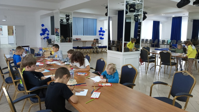 На базе Культурного центра АО «АК «ЖДЯ» работает летняя детская площадка