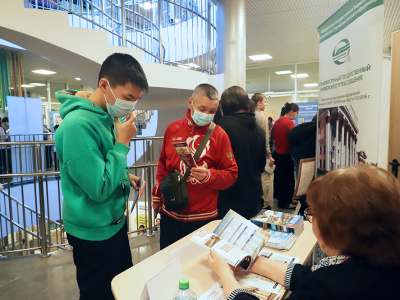 АО «АК «ЖДЯ» представила программы целевой подготовки на профориентационной ярмарке в Якутске