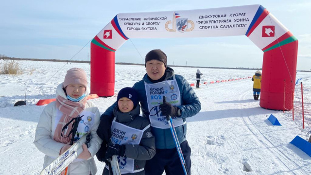 Семья Местниковых стала победителем «Лыжни России»