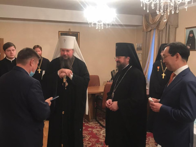Архиепископ Якутский и Ленский Роман наградил генерального директора АО «АК «ЖДЯ» юбилейной медалью в ознаменовании 150-летия образования Якутской Епархии.
