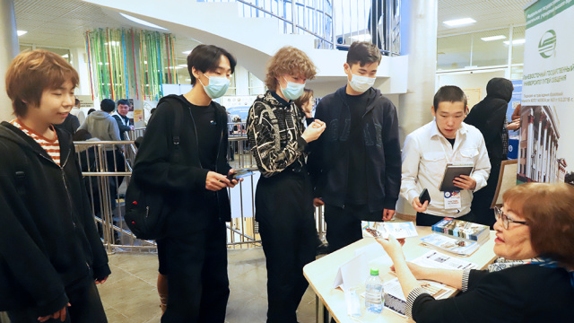 АО «АК «ЖДЯ» представила программы целевой подготовки на профориентационной ярмарке в Якутске