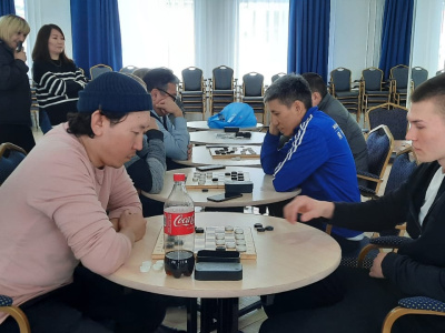 В Алдане в Культурном центре ЖДЯ  железнодорожники провели шахматно-шашечный турнир