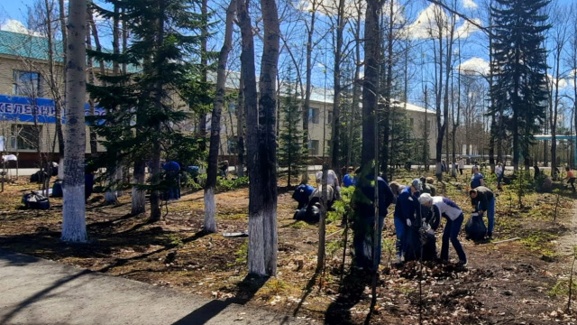 Железнодорожники провели субботник