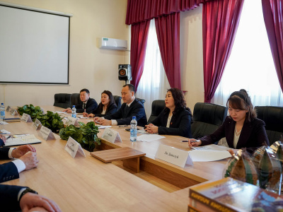 В рамках форума «Амурэкспо» делегация АО «АК «ЖДЯ» встретилась с делегацией округа Большой Хинган КНР