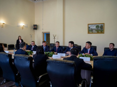 В рамках форума «Амурэкспо» делегация АО «АК «ЖДЯ» встретилась с делегацией округа Большой Хинган КНР