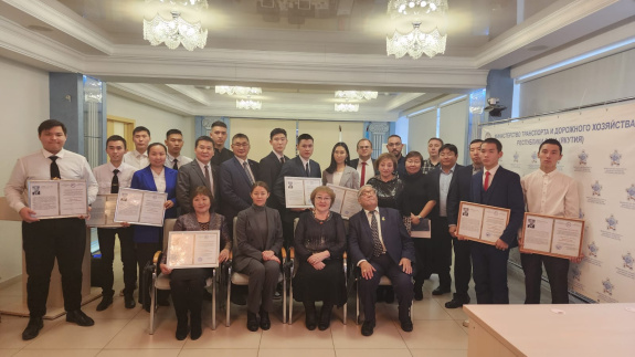 Лучшим студентам и преподавателям профессиональных учебных заведений Якутии вручены стипендии имени В.М. Членова Лучшим студентам и преподавателям профессиональных учебных заведений Якутии вручены стипендии имени В.М. Членова
