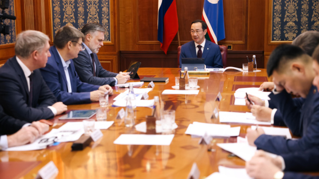 Рассмотрены предварительные итоги деятельности  Акционерной компании «Железные дороги Якутии» за 2023 год  у Главы Республики Саха (Якутия).