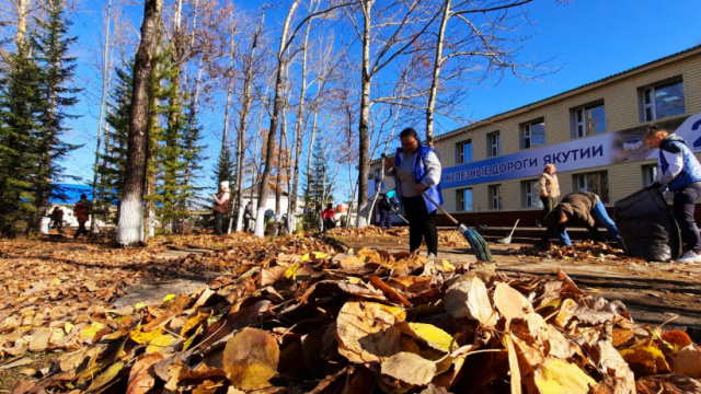 В День государственности Якутии, железнодорожники провели субботник.
